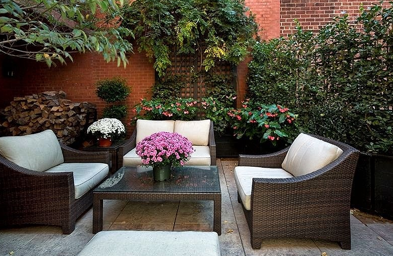 Decorating Ideas for patio fence